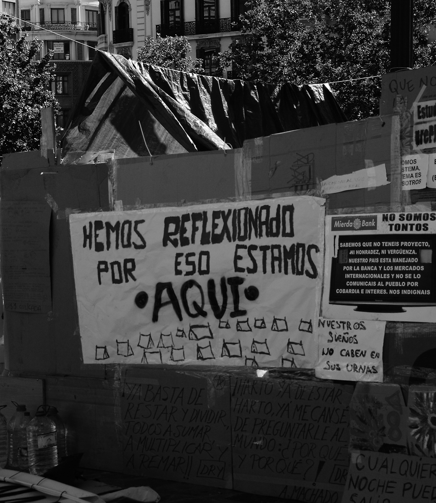 acampada-ayuntamiento-bw.jpg